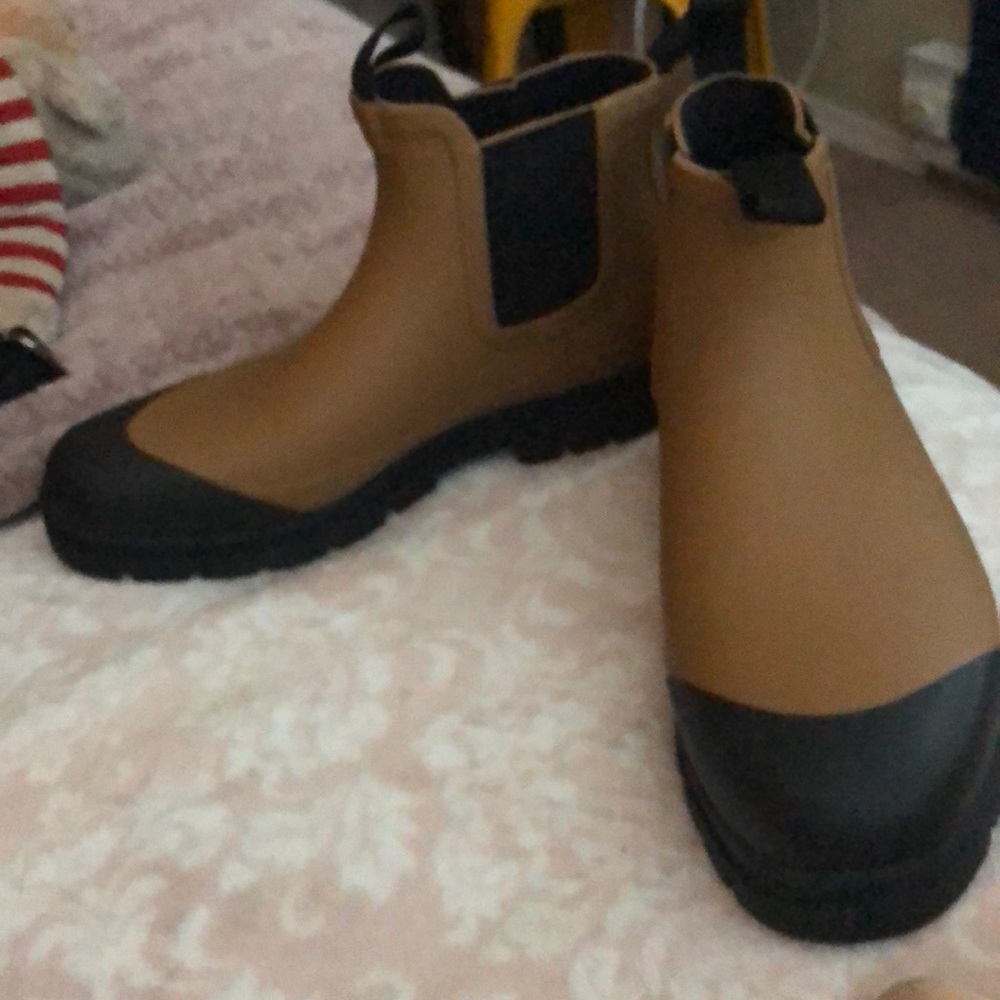 Everlane “the rain boot”